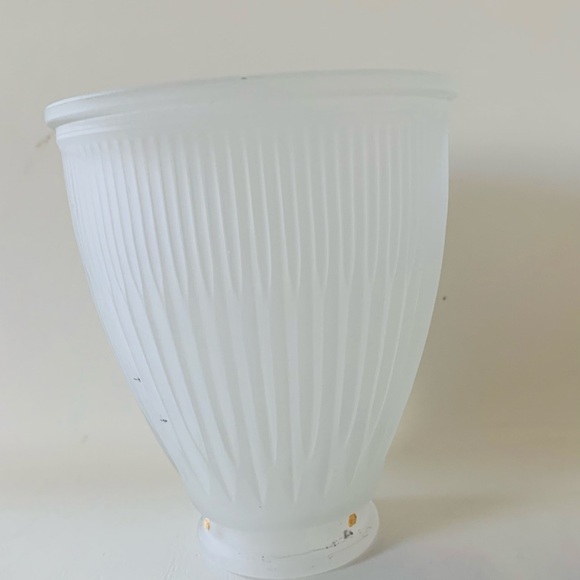 White milk glass lamp shade - Picture 8 of 9